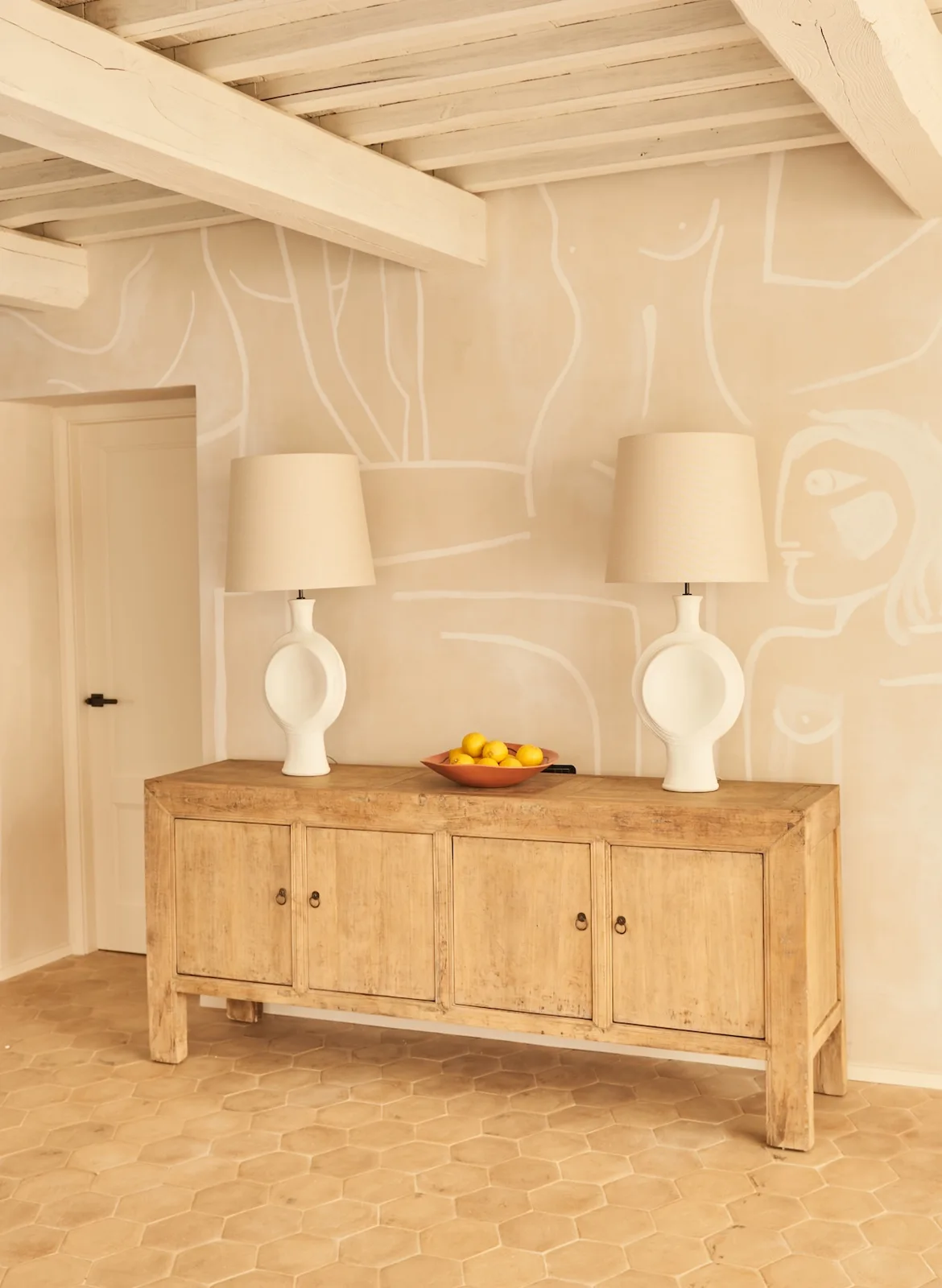 Console with paired lamps